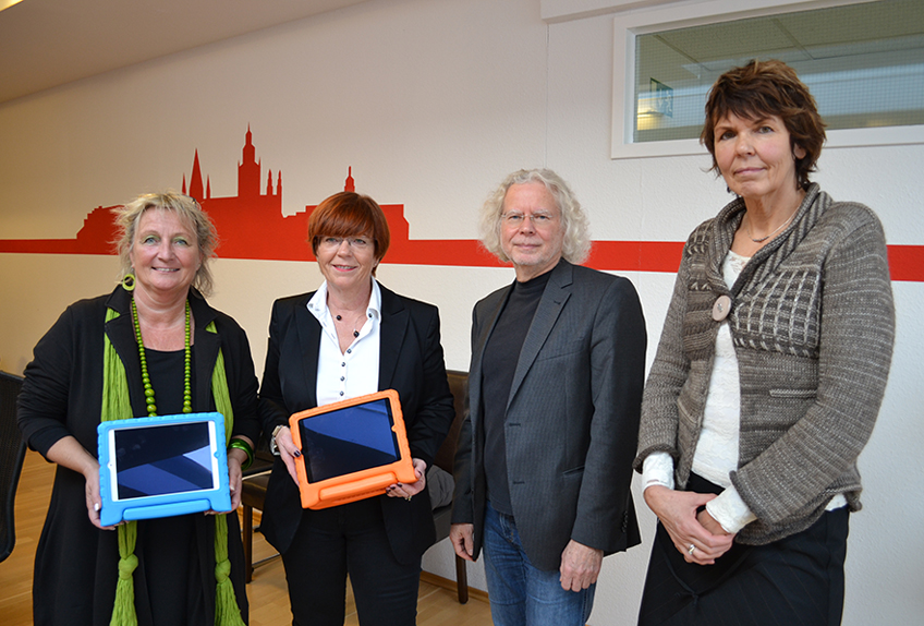 Jugend- und Familienministerin Irene Alt stellt Tablet-Modellprojekt „KiTab“ vor